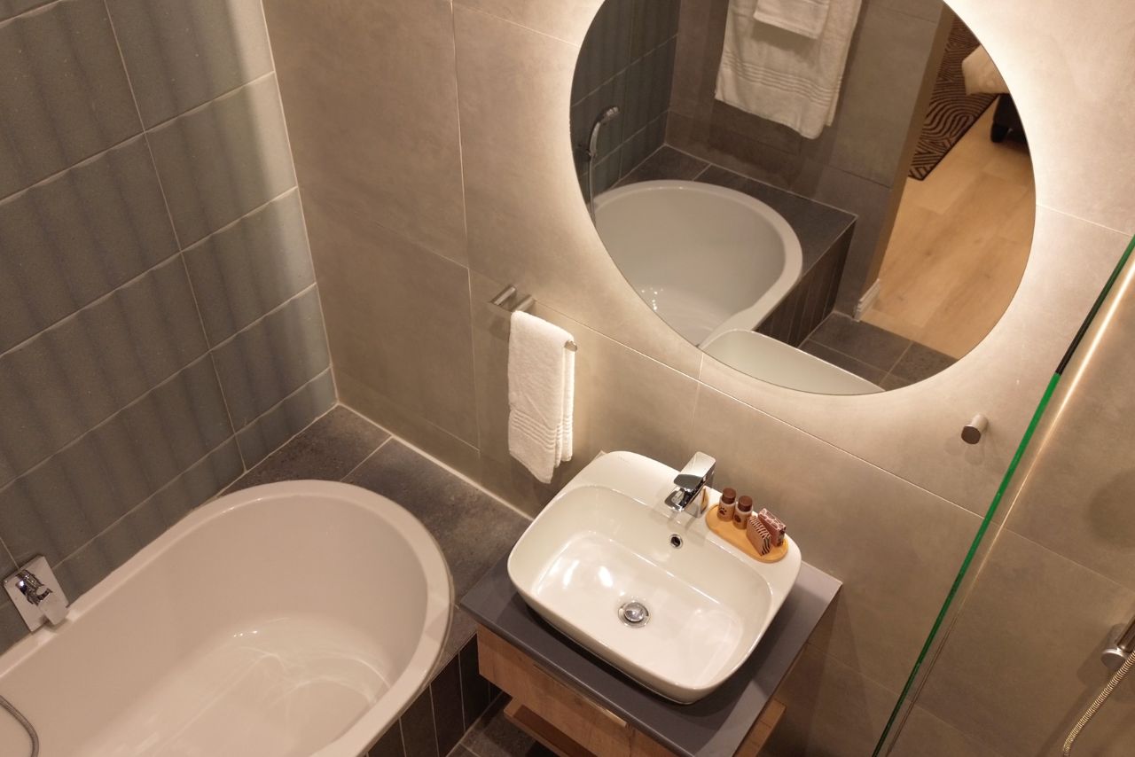 A modern en-suite bathroom